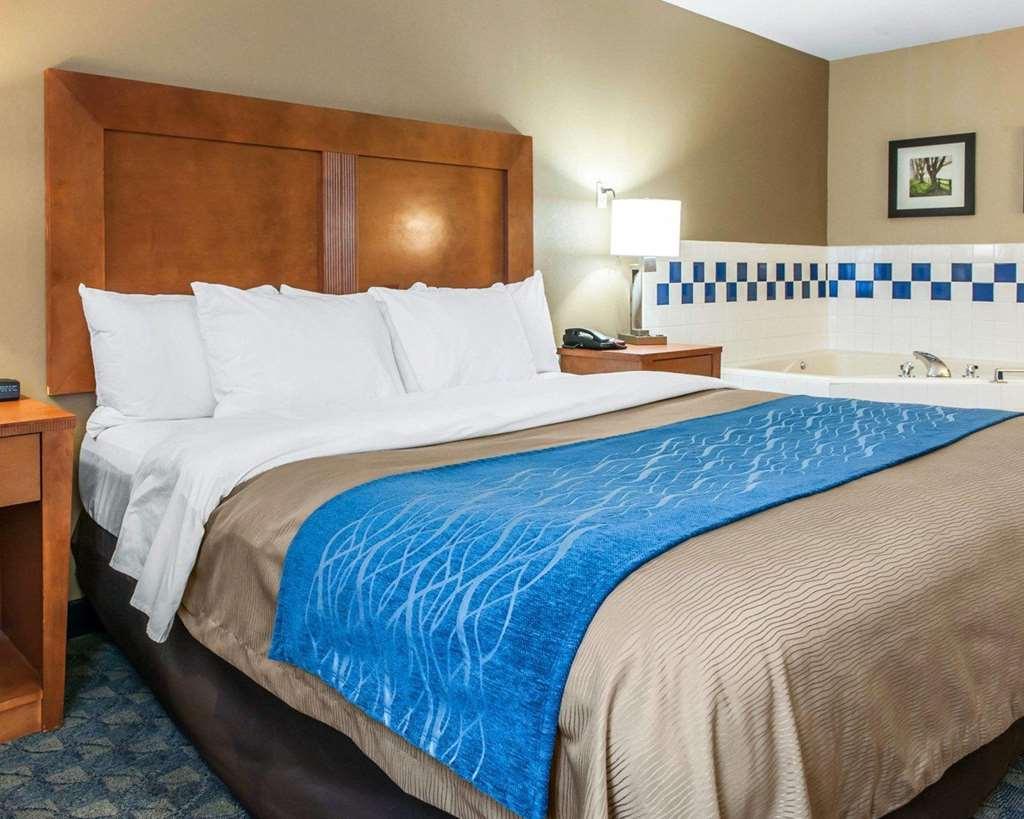 Comfort Inn & Suites Napoleon Room photo