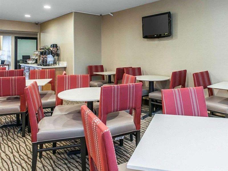 Comfort Inn & Suites Napoleon Exterior photo