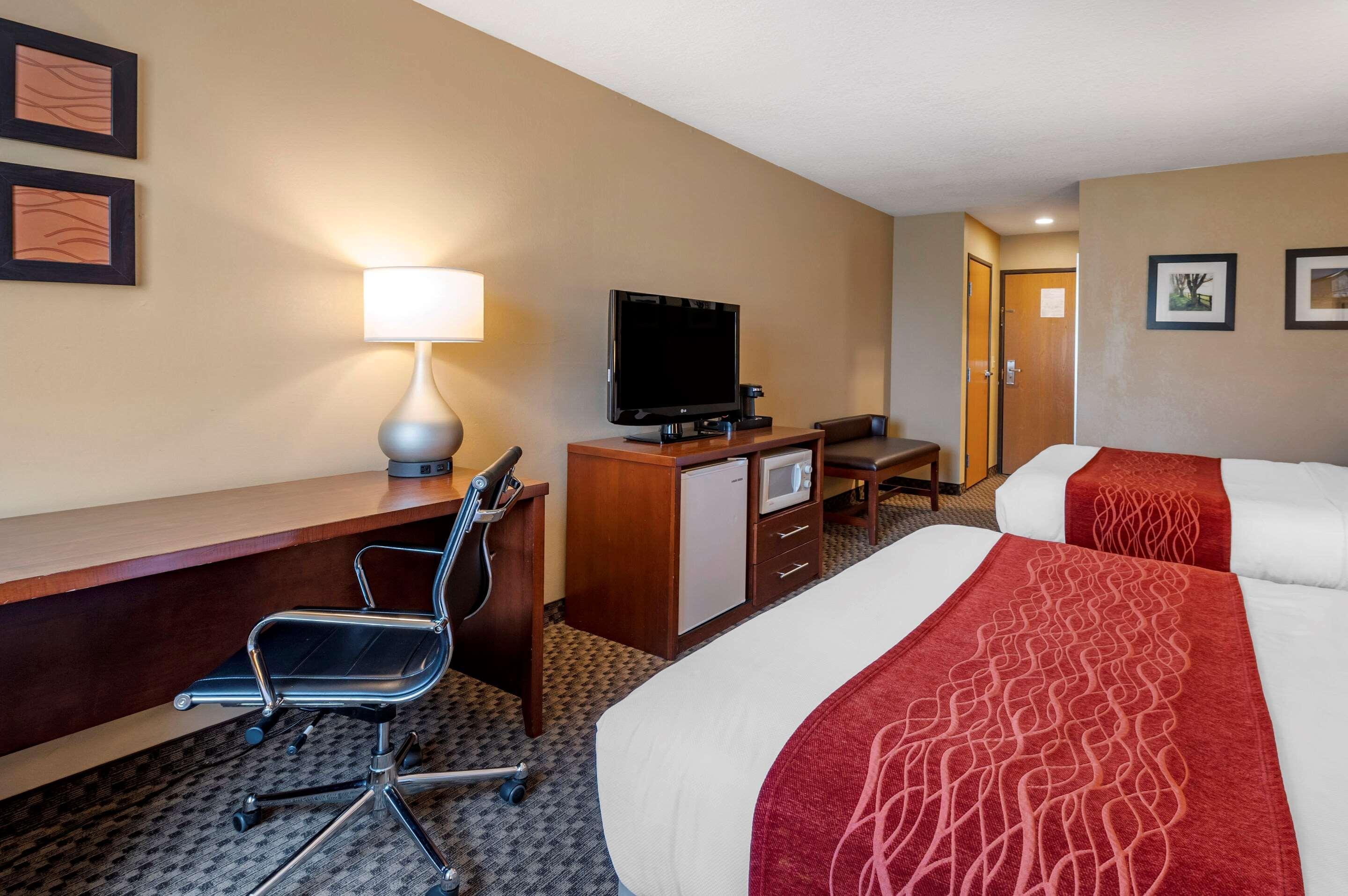 Comfort Inn & Suites Napoleon Exterior photo