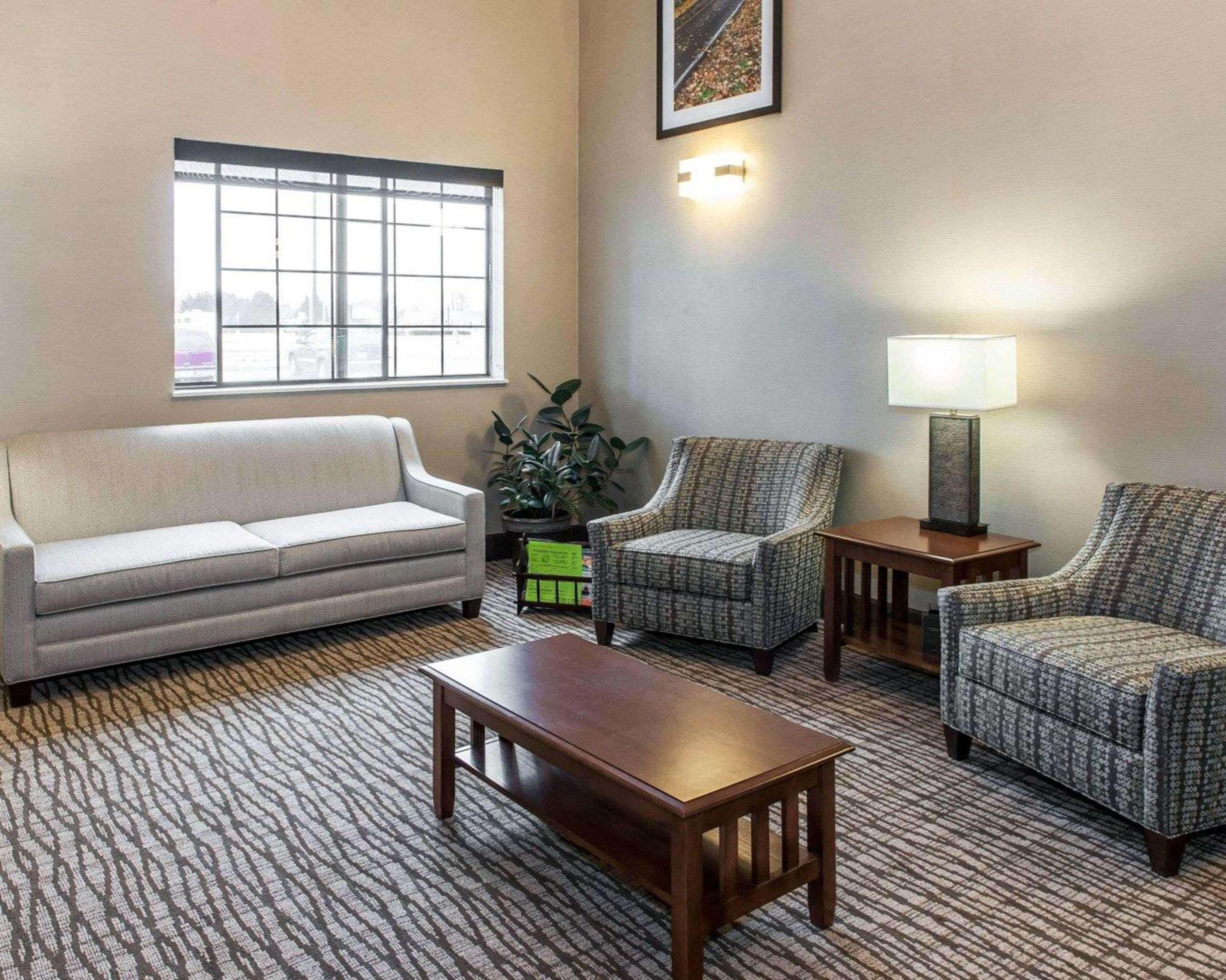 Comfort Inn & Suites Napoleon Exterior photo