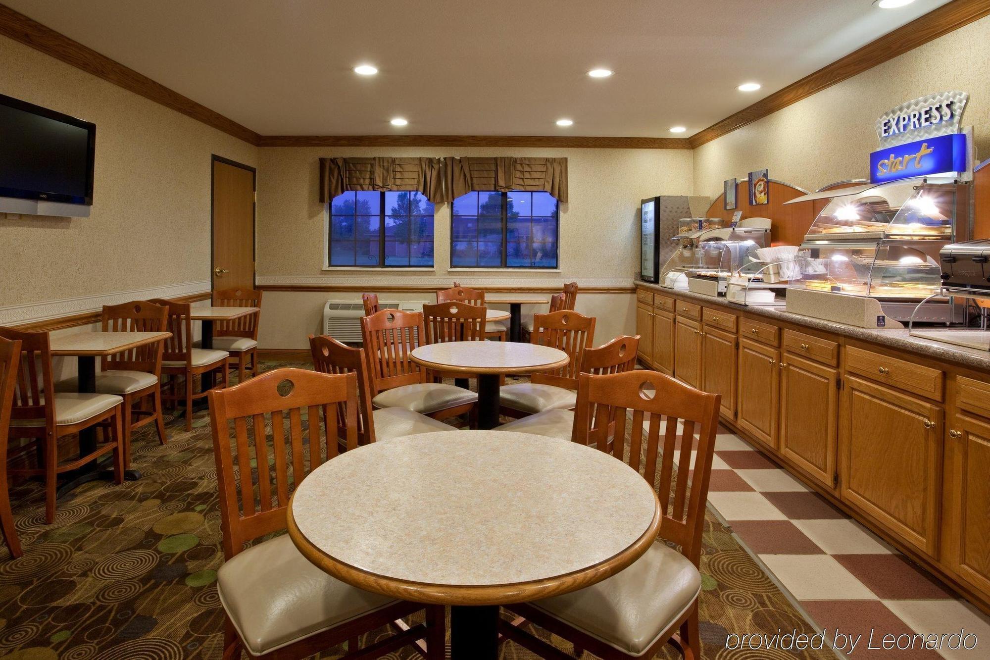 Comfort Inn & Suites Napoleon Restaurant photo