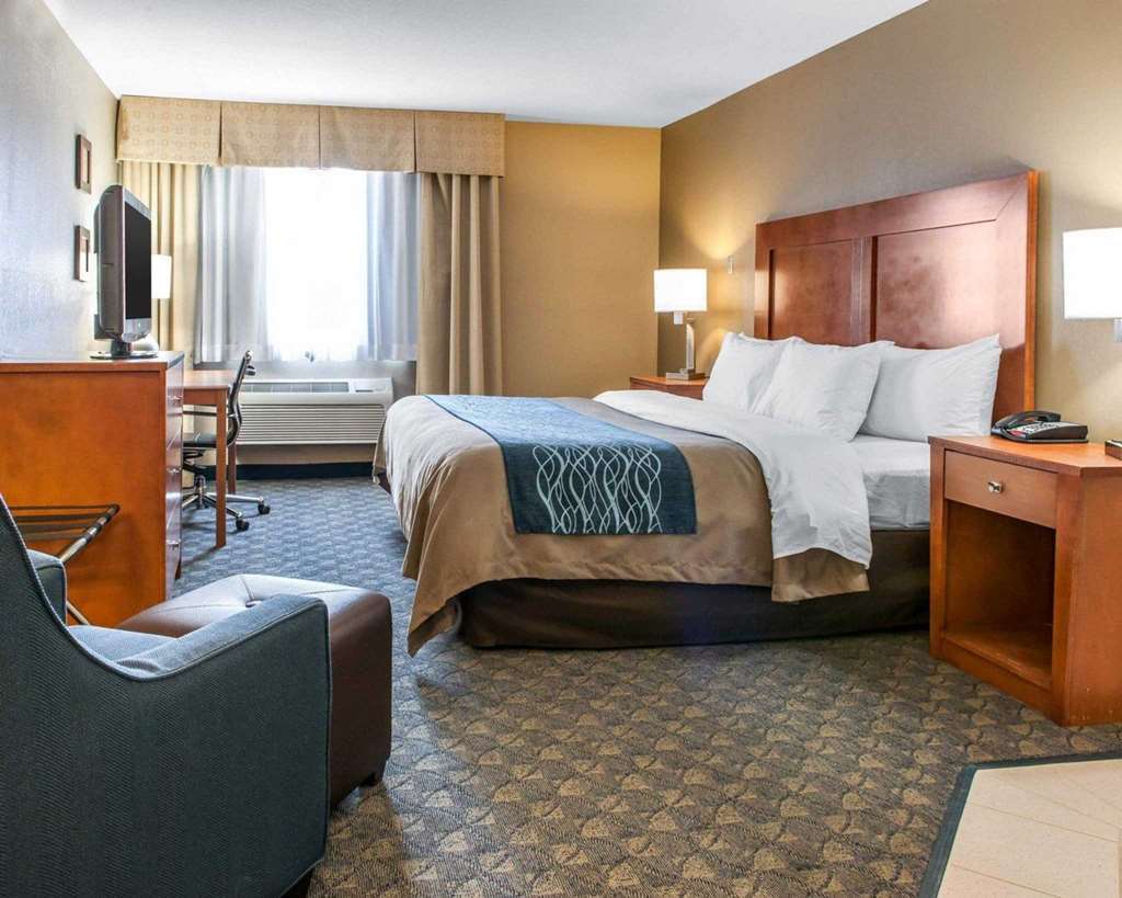Comfort Inn & Suites Napoleon Room photo